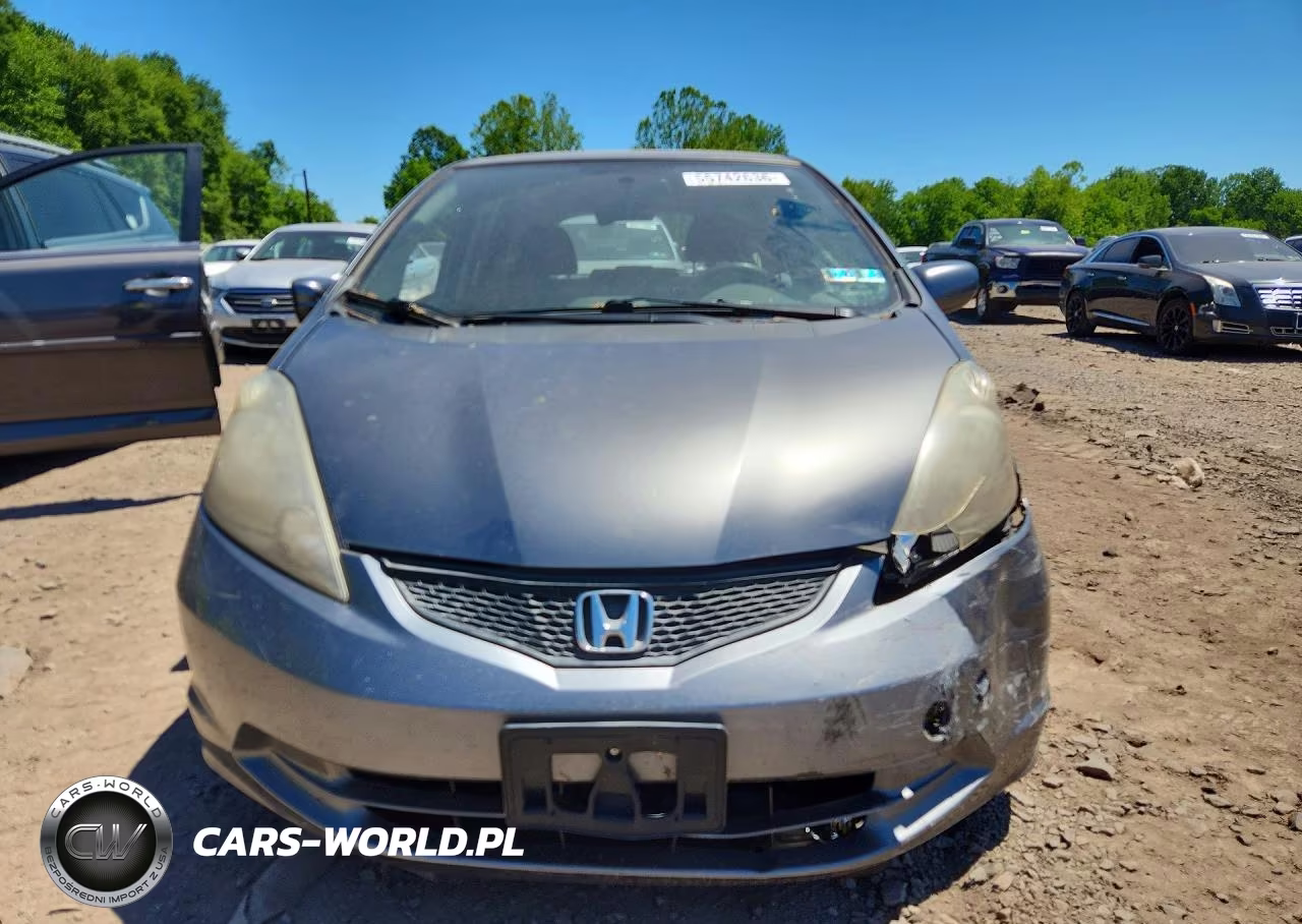 2013 Honda Fit VIN:JHMGE8H32DC074262 - 5