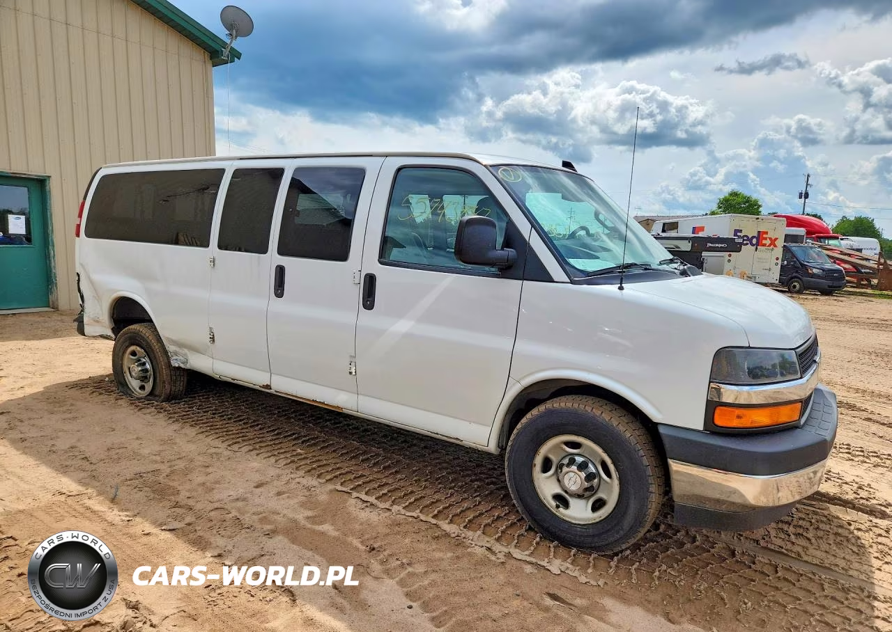 2017 Chevrolet Express G3500 Lt VIN:1GAZGPFGXH1336320 - 4