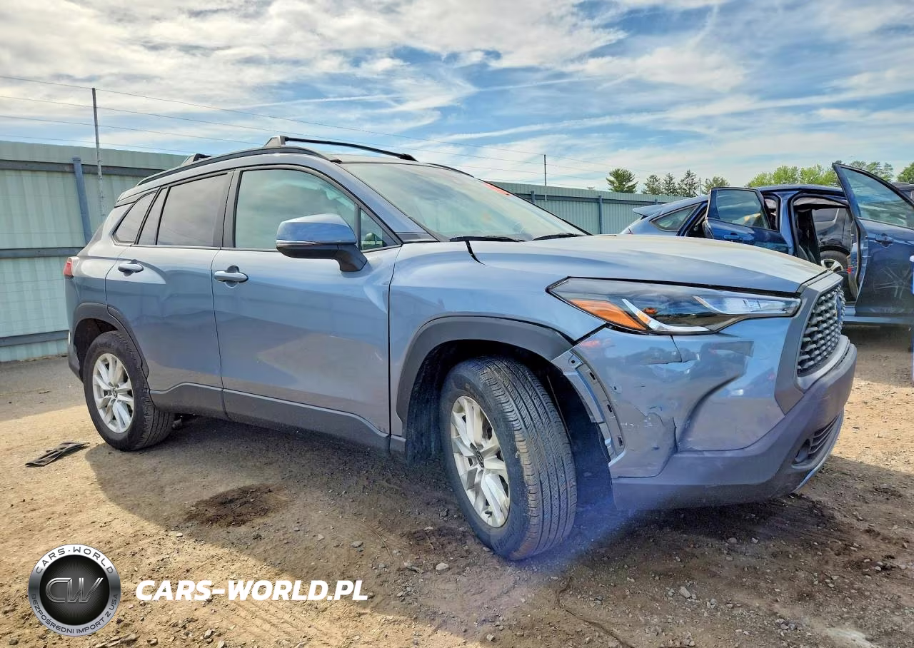 2022 Toyota Corolla Cross Le VIN:7MUCAABG7NV030360 - 4