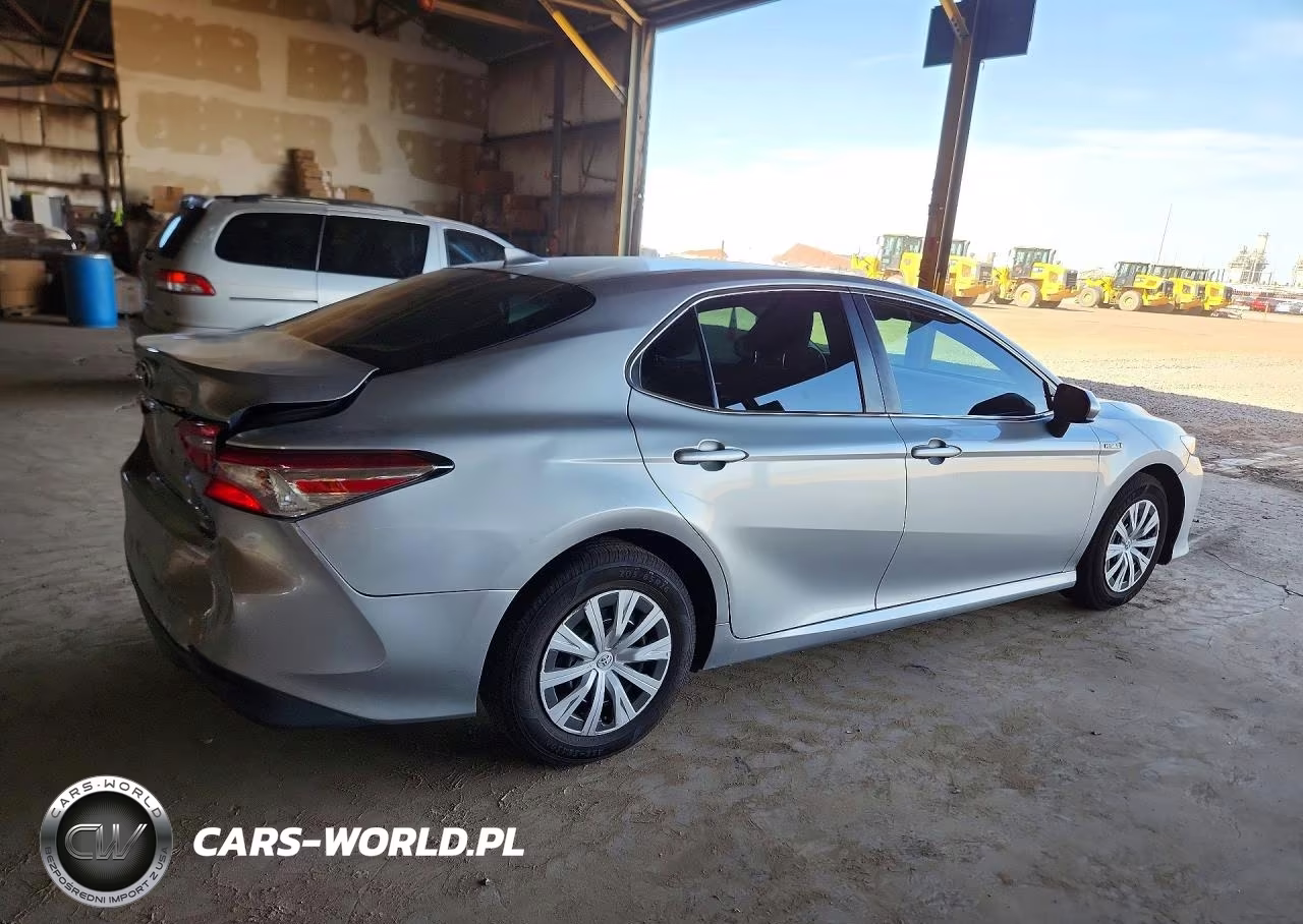 2020 Toyota Camry Le VIN:4T1C31AK9LU545777 - 3