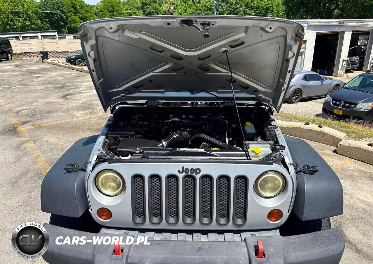 2010 Jeep Wrangler Unlimited Sport VIN:1J4BA3H10AL100100 - 5