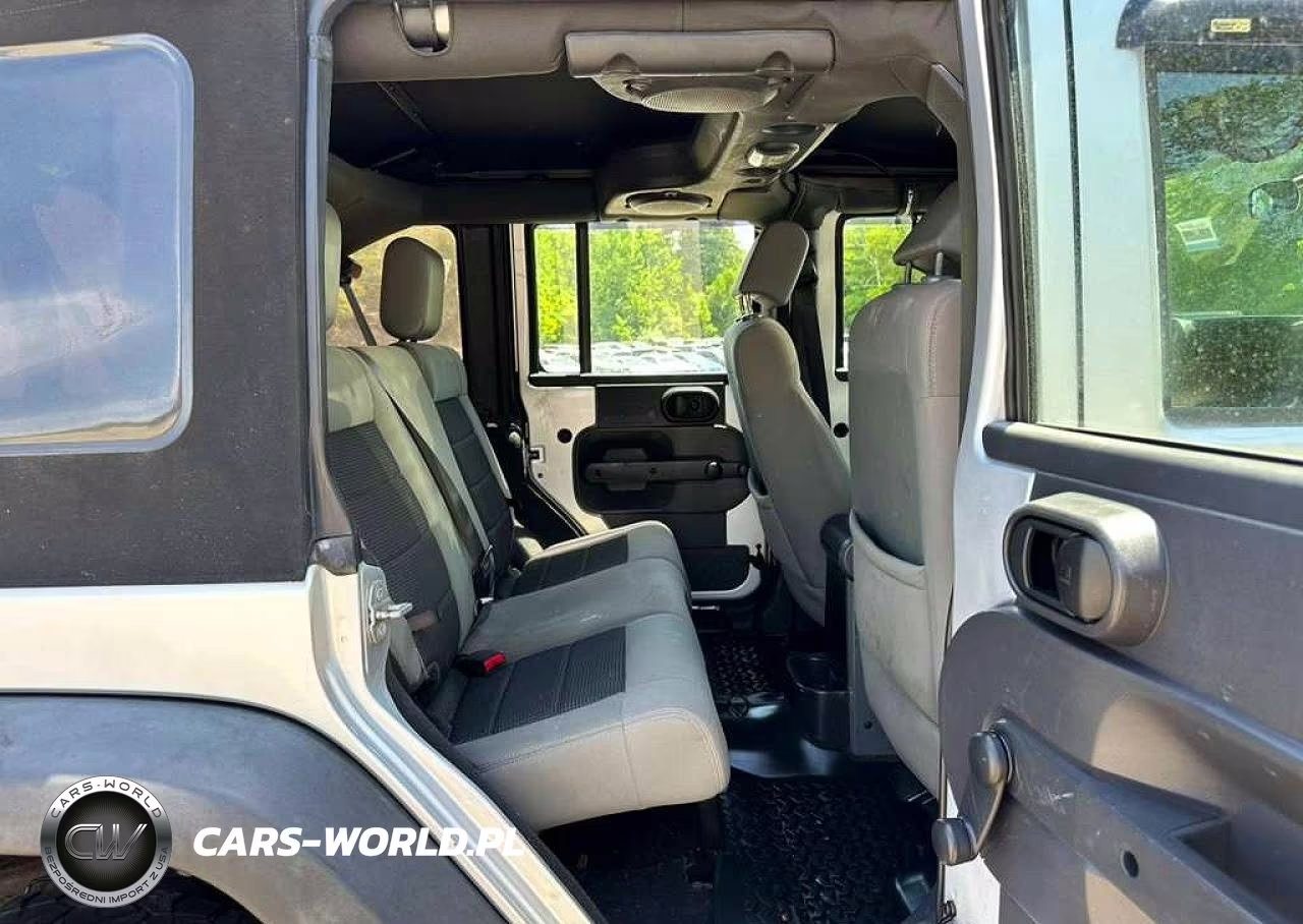 2010 Jeep Wrangler Unlimited Sport VIN:1J4BA3H10AL100100 - 6