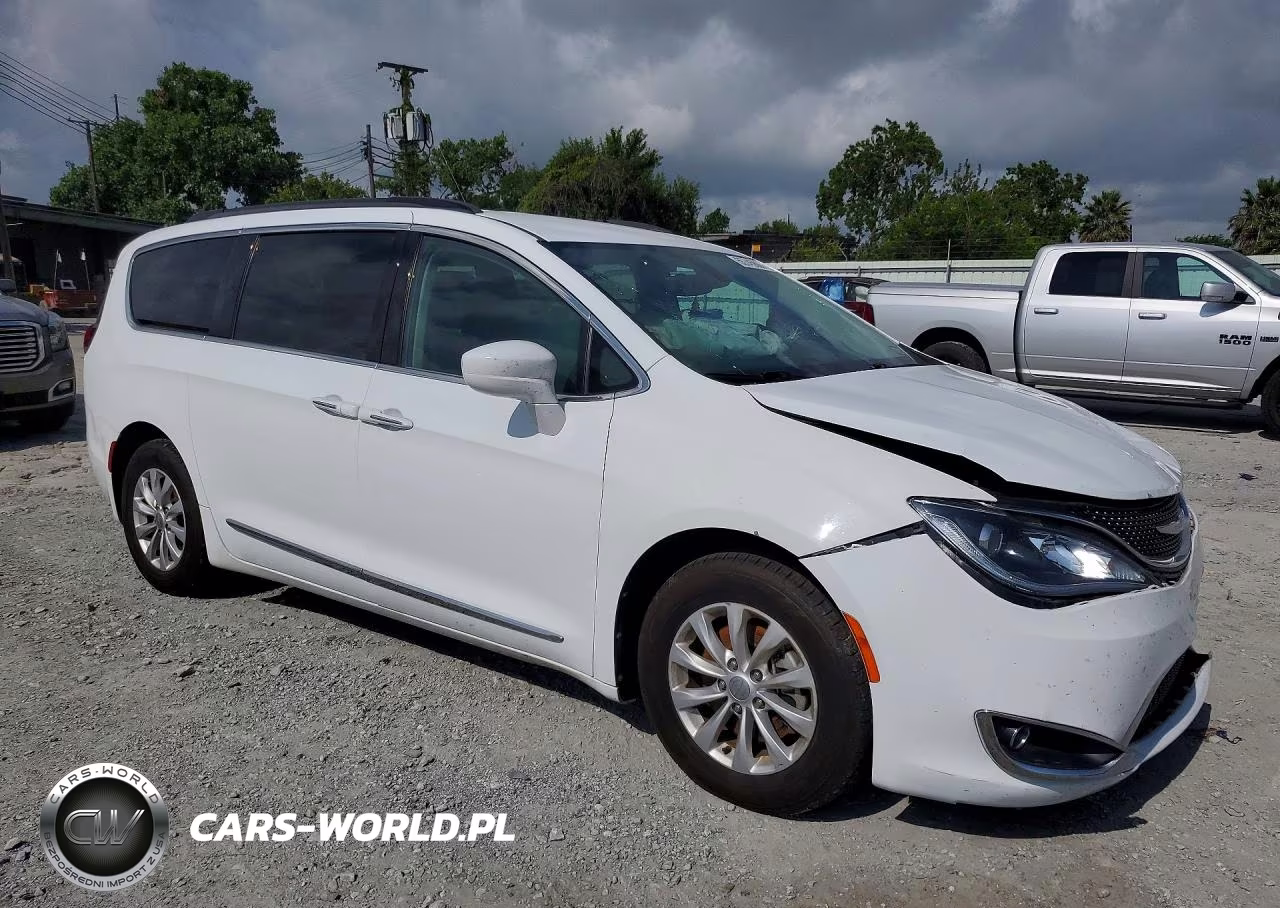 2017 Chrysler Pacifica Touring L VIN:2C4RC1BG8HR576810 - 4