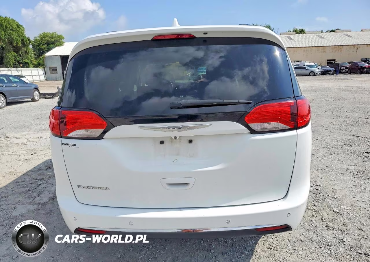 2017 Chrysler Pacifica Touring L VIN:2C4RC1BG8HR576810 - 6