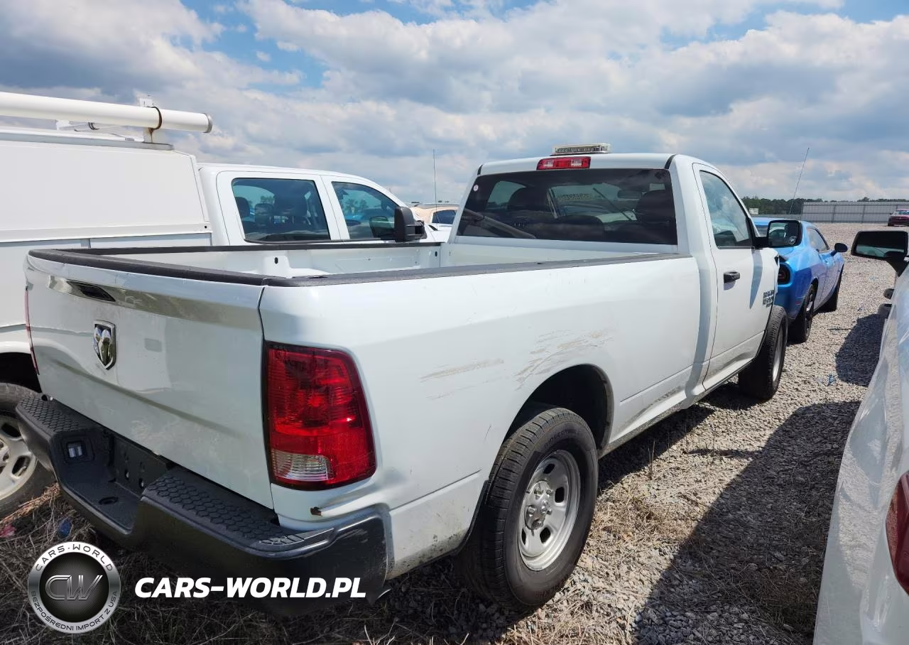 2023 Ram 1500 Classic Tradesman VIN:3C6JR6DG5PG655207 - 3