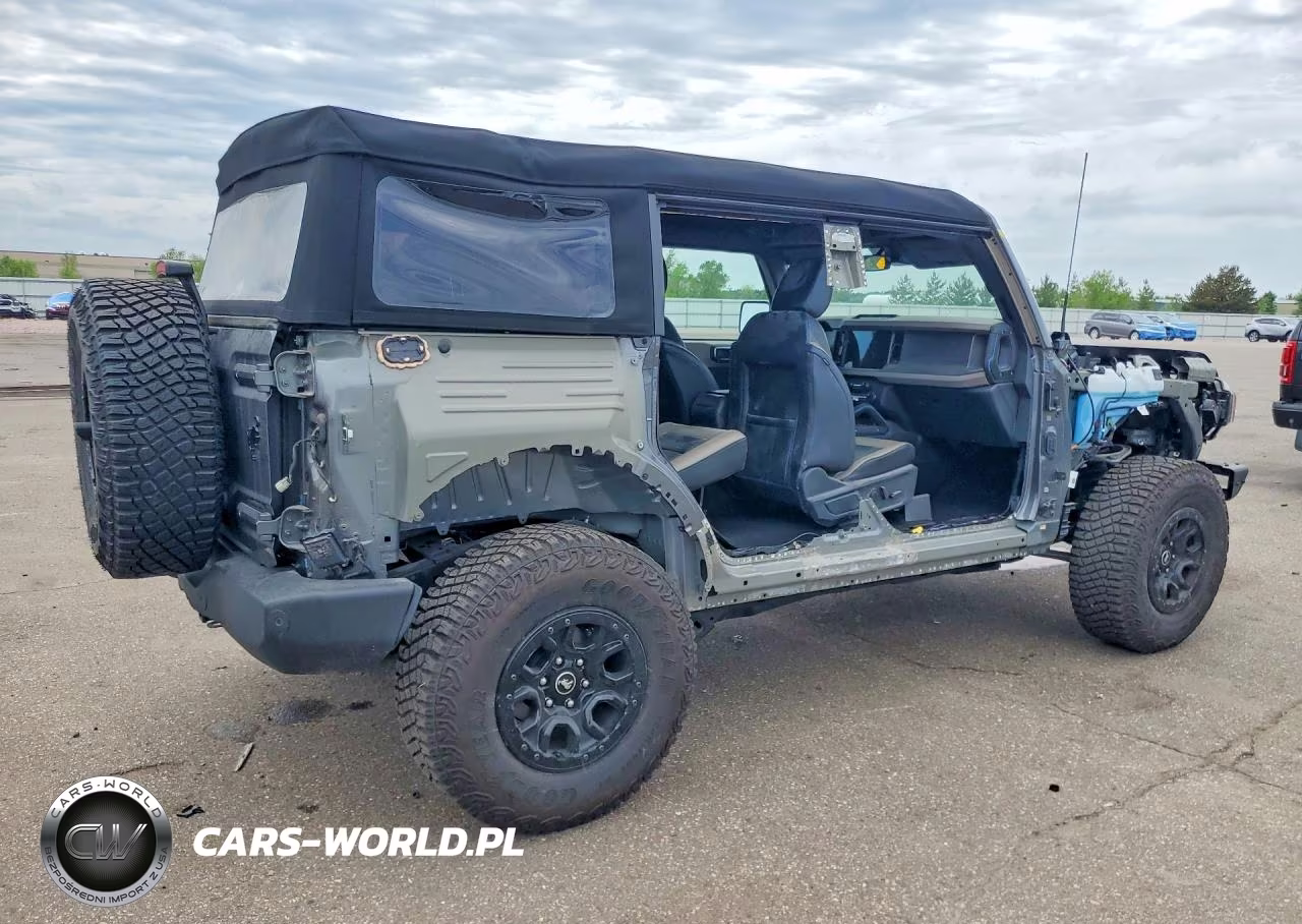 2024 Ford Bronco Wildtrak VIN:1FMEE2BP4RLA33815 - 3