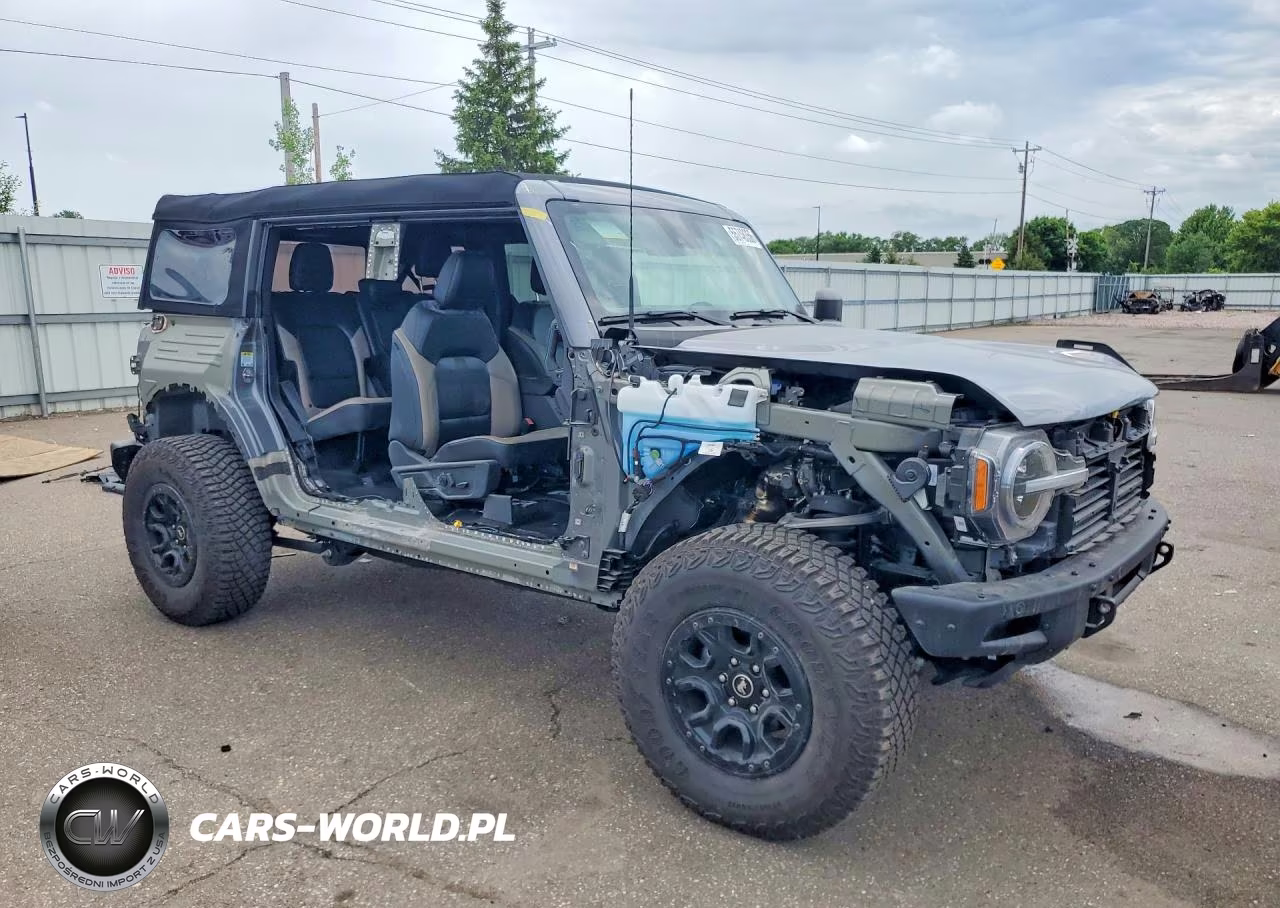2024 Ford Bronco Wildtrak VIN:1FMEE2BP4RLA33815 - 4