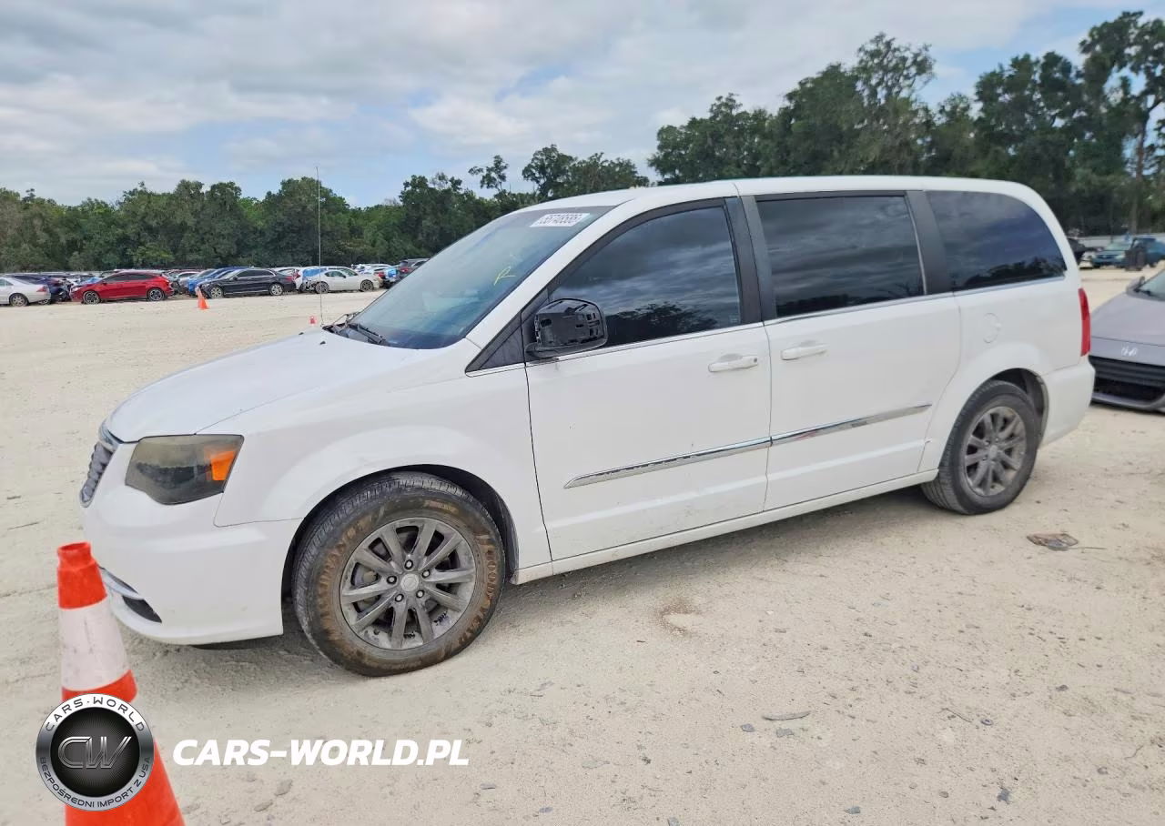 2015 Chrysler Town & Country S – zdjęcie 1 z 13