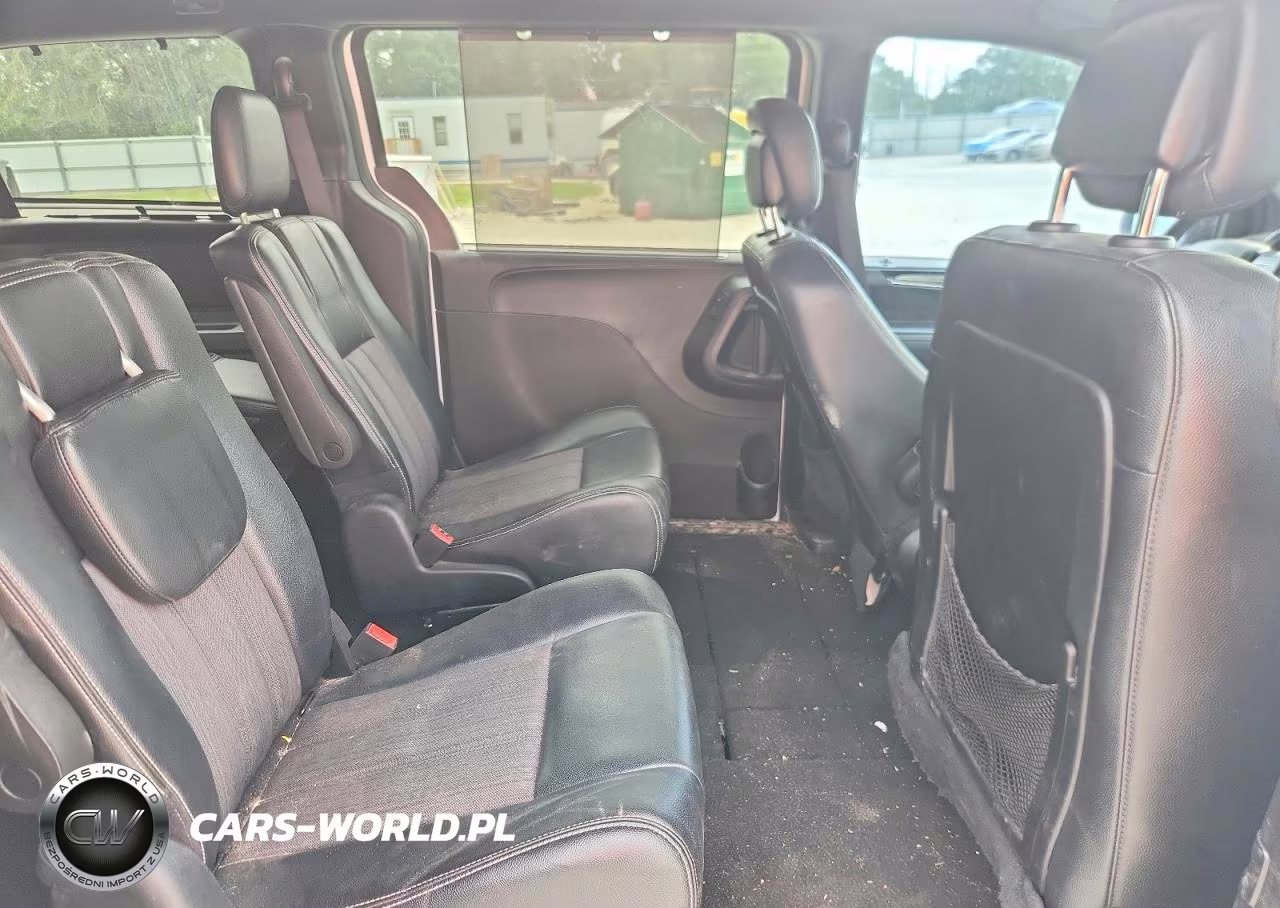 2015 Chrysler Town & Country S VIN:2C4RC1HG4FR562116 - 11