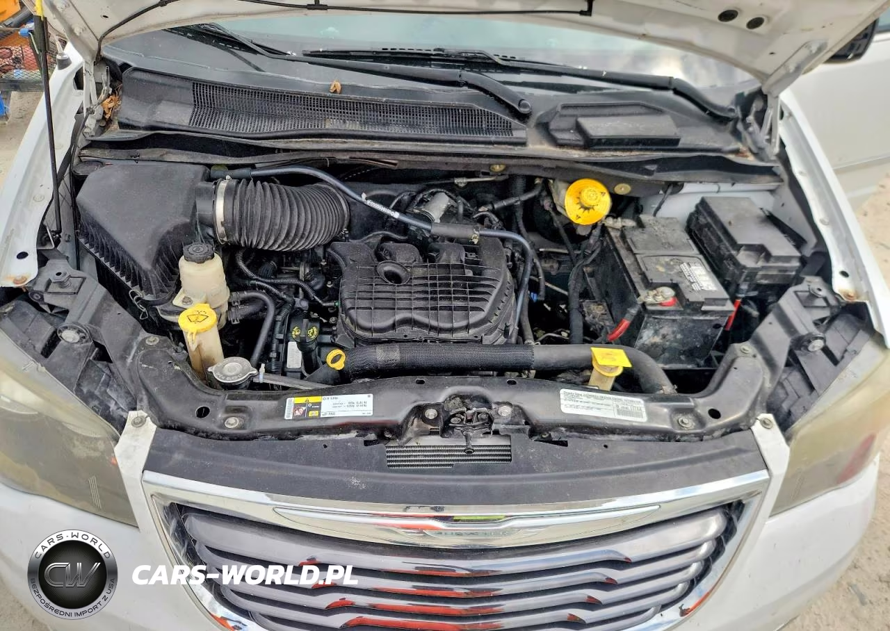 2015 Chrysler Town & Country S VIN:2C4RC1HG4FR562116 - 12