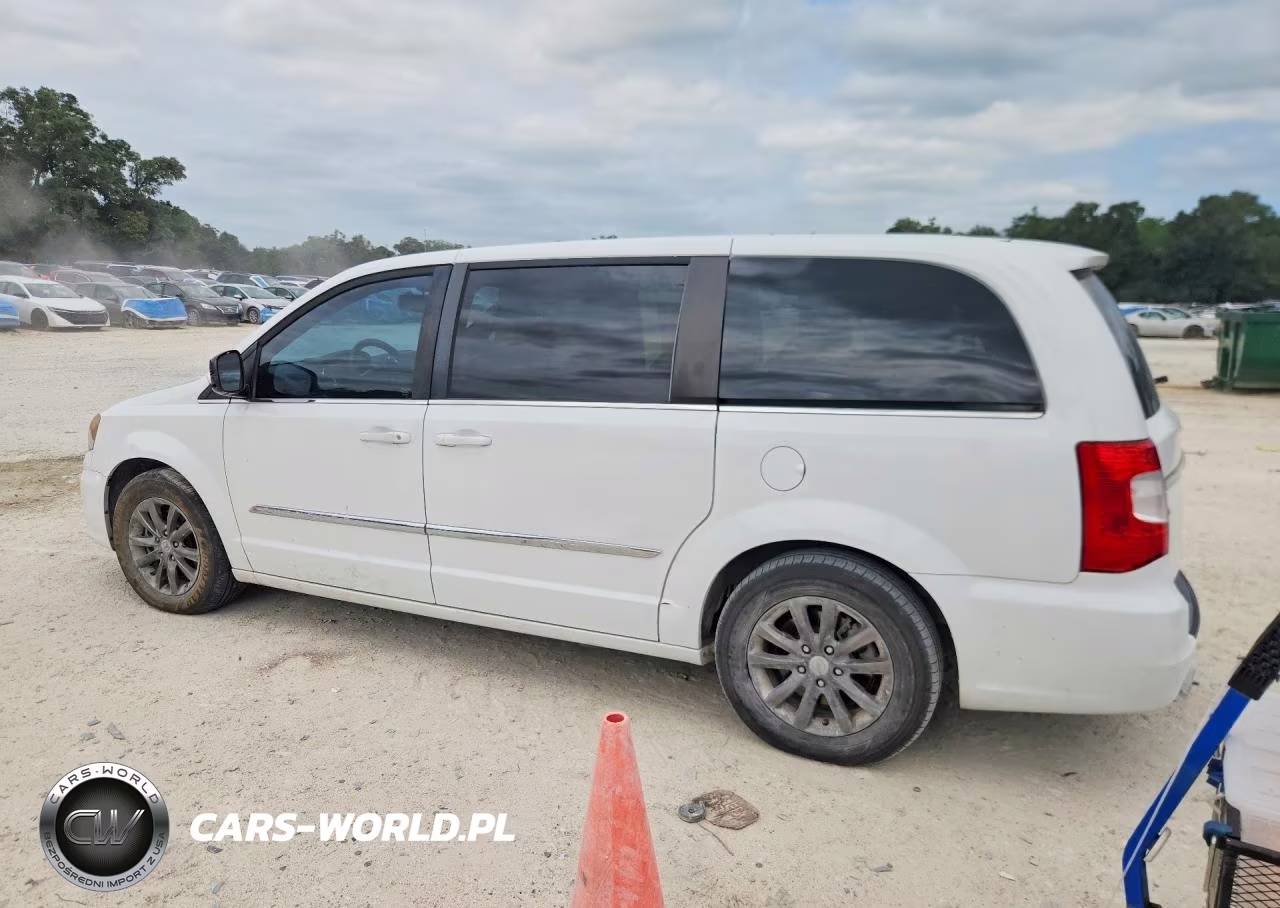 2015 Chrysler Town & Country S VIN:2C4RC1HG4FR562116 - 2
