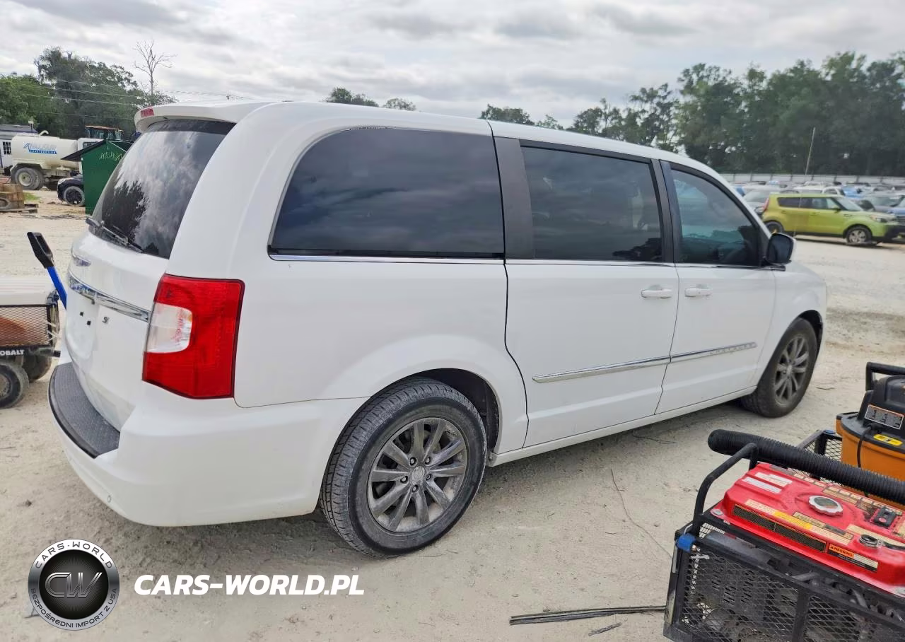 2015 Chrysler Town & Country S VIN:2C4RC1HG4FR562116 - 3