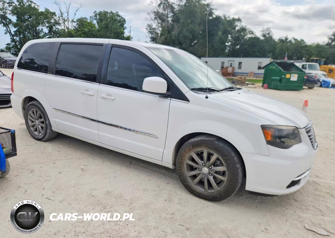 2015 Chrysler Town & Country S VIN:2C4RC1HG4FR562116 - 4