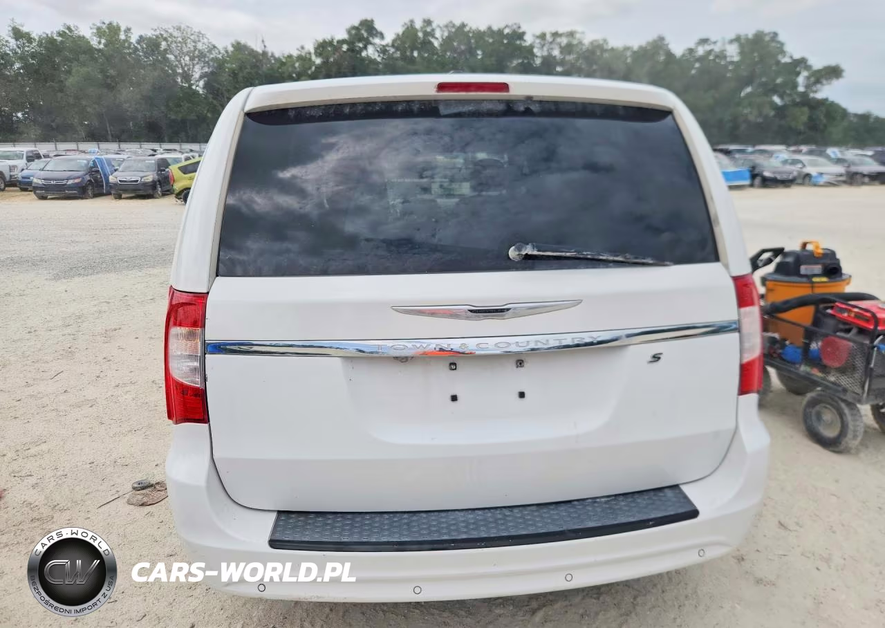 2015 Chrysler Town & Country S VIN:2C4RC1HG4FR562116 - 6