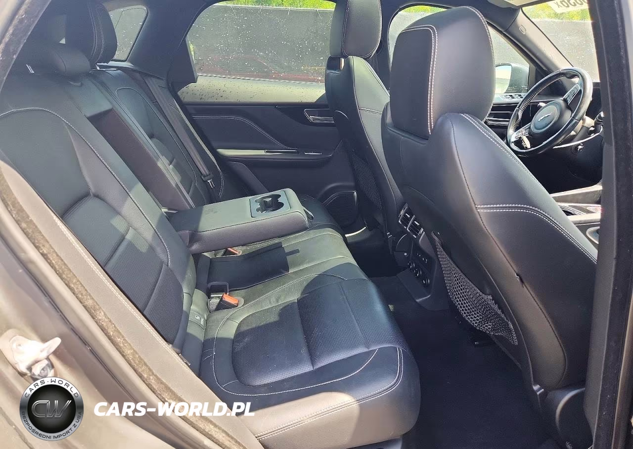 2017 Jaguar F-Pace R - Sport VIN:SADCL2BV0HA495108 - 11