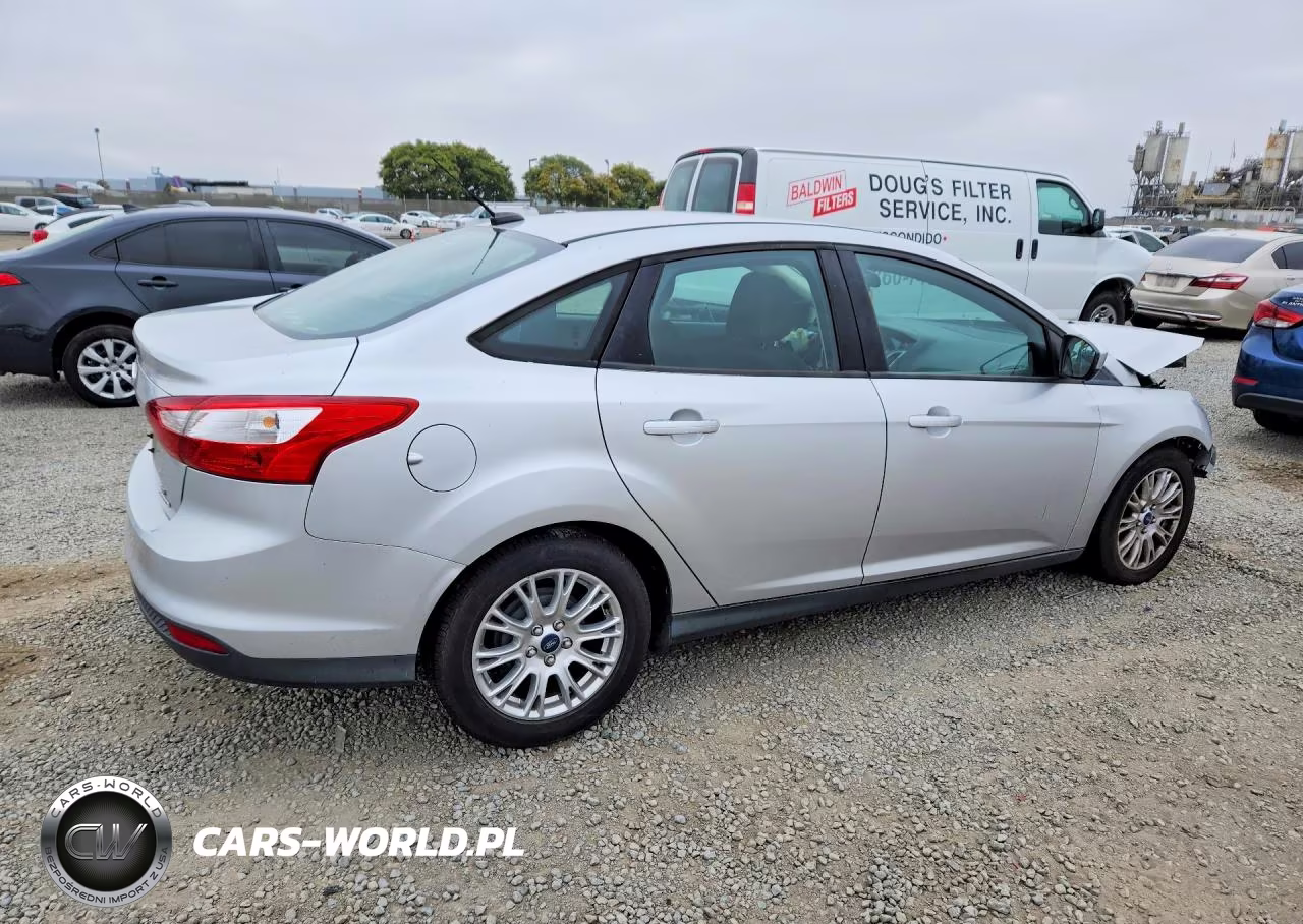 2012 Ford Focus Se VIN:1FAHP3F22CL394943 - 3