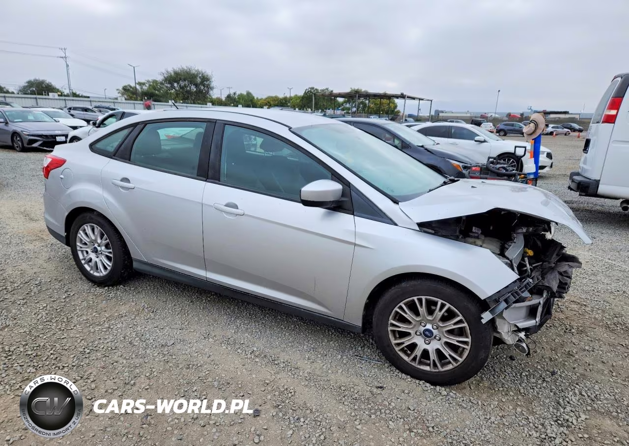 2012 Ford Focus Se VIN:1FAHP3F22CL394943 - 4