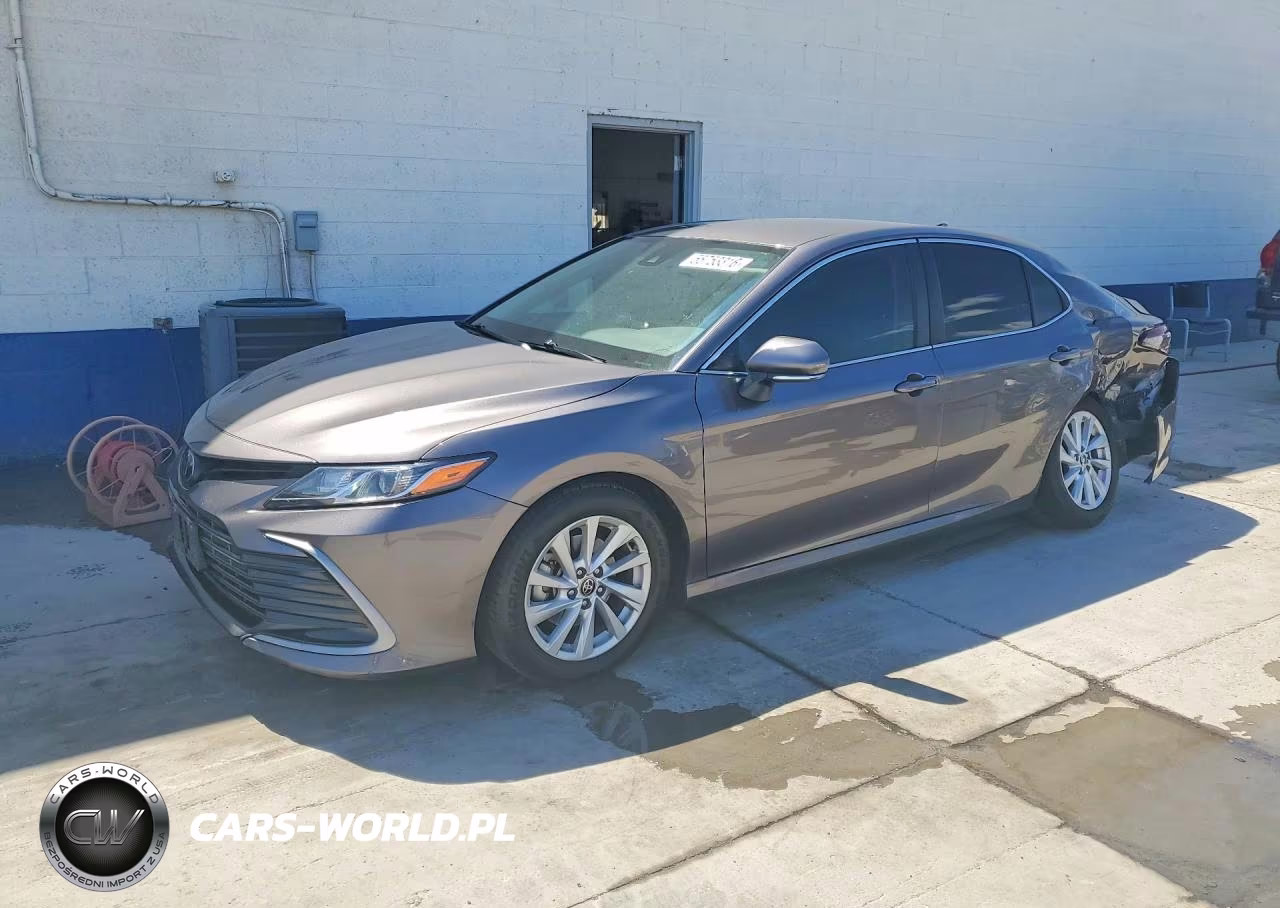 2022 Toyota Camry Le – zdjęcie 1 z 12