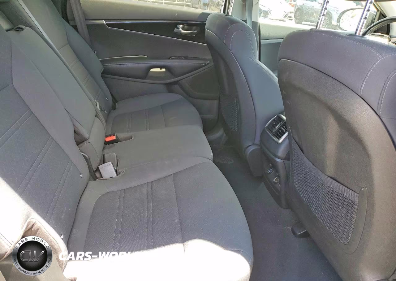 2019 Kia Sorento S V6 VIN:5XYPG4A53KG597721 - 11