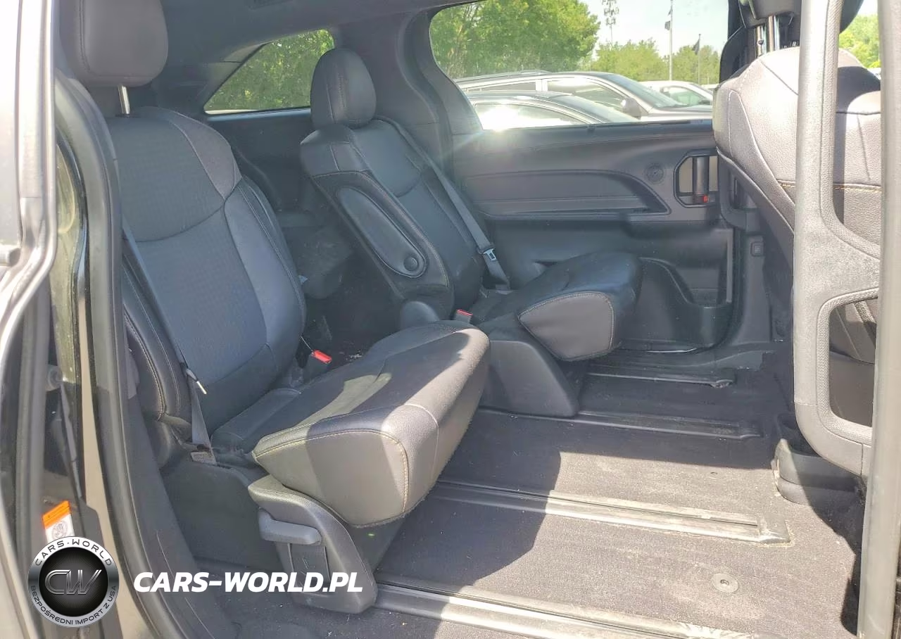 2024 Toyota Sienna Woodland Edition VIN:5TDCSKFC9RS120281 - 11