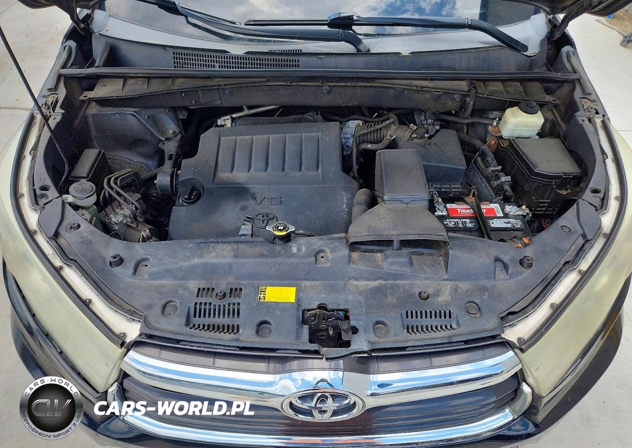 2015 Toyota Highlander Le VIN:5TDBKRFH4FS074256 - 12