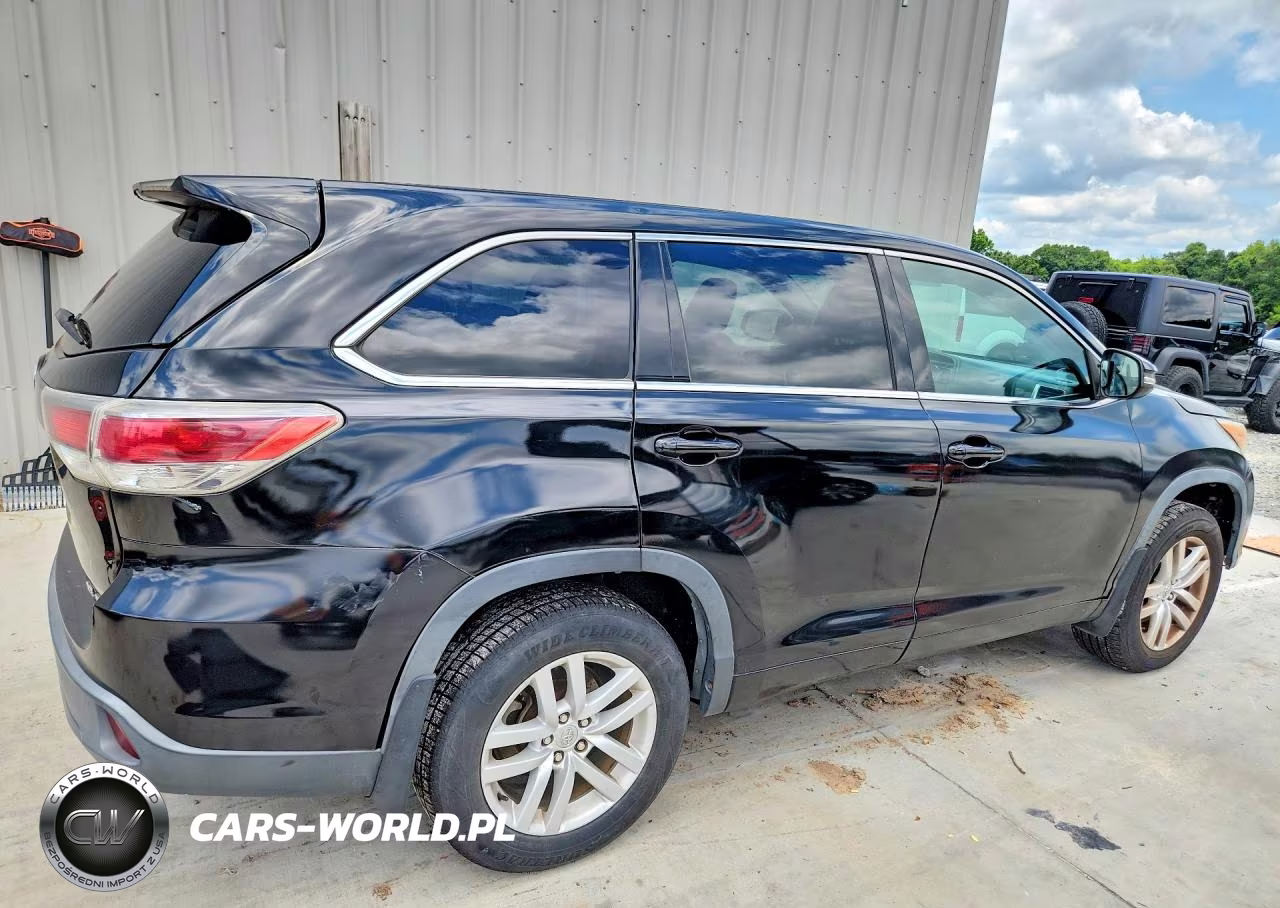 2015 Toyota Highlander Le VIN:5TDBKRFH4FS074256 - 3