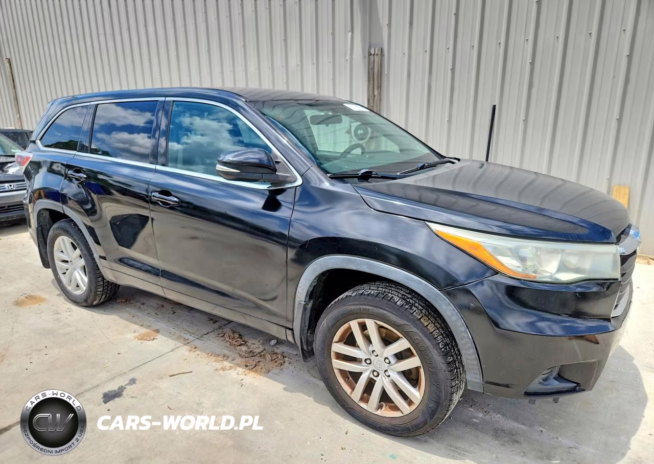 2015 Toyota Highlander Le VIN:5TDBKRFH4FS074256 - 4