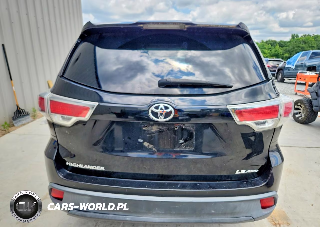 2015 Toyota Highlander Le VIN:5TDBKRFH4FS074256 - 6
