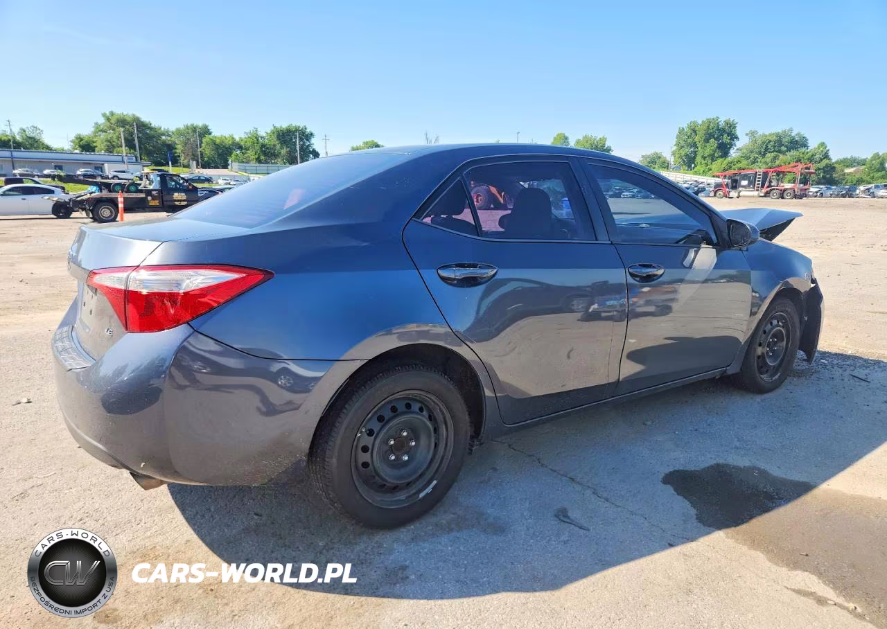 2015 Toyota Corolla Le VIN:5YFBURHE9FP299262 - 3