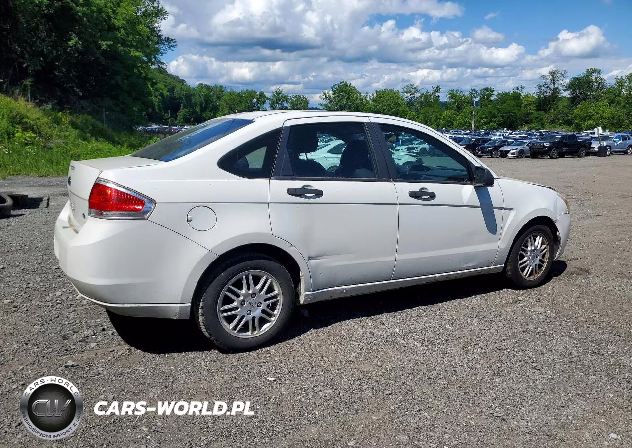 2010 Ford Focus Se VIN:1FAHP3FN8AW266132 - 3