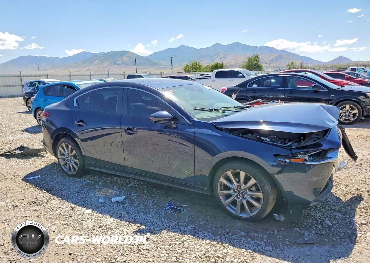 2022 Mazda 3 Preferred VIN:3MZBPACL8NM305117 - 4