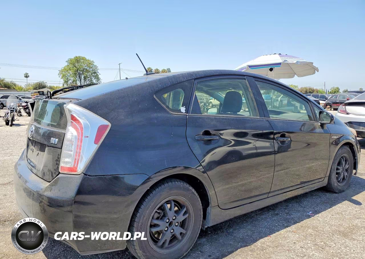 2014 Toyota Prius Four VIN:JTDKN3DU2E1739672 - 3
