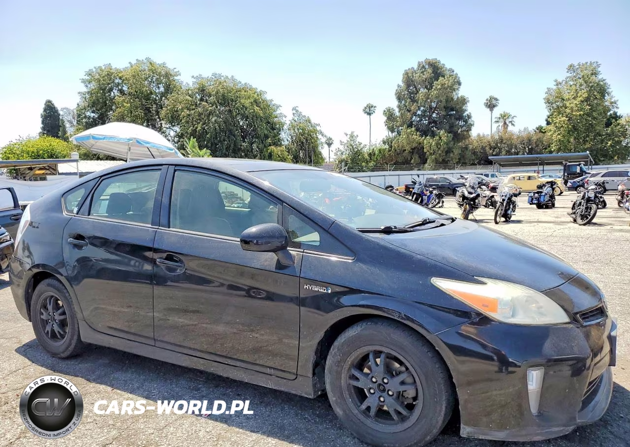 2014 Toyota Prius Four VIN:JTDKN3DU2E1739672 - 4