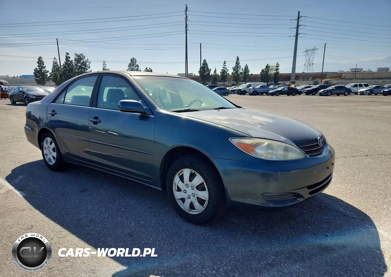 2002 Toyota Camry Le VIN:JTDBE32K720021568 - 4
