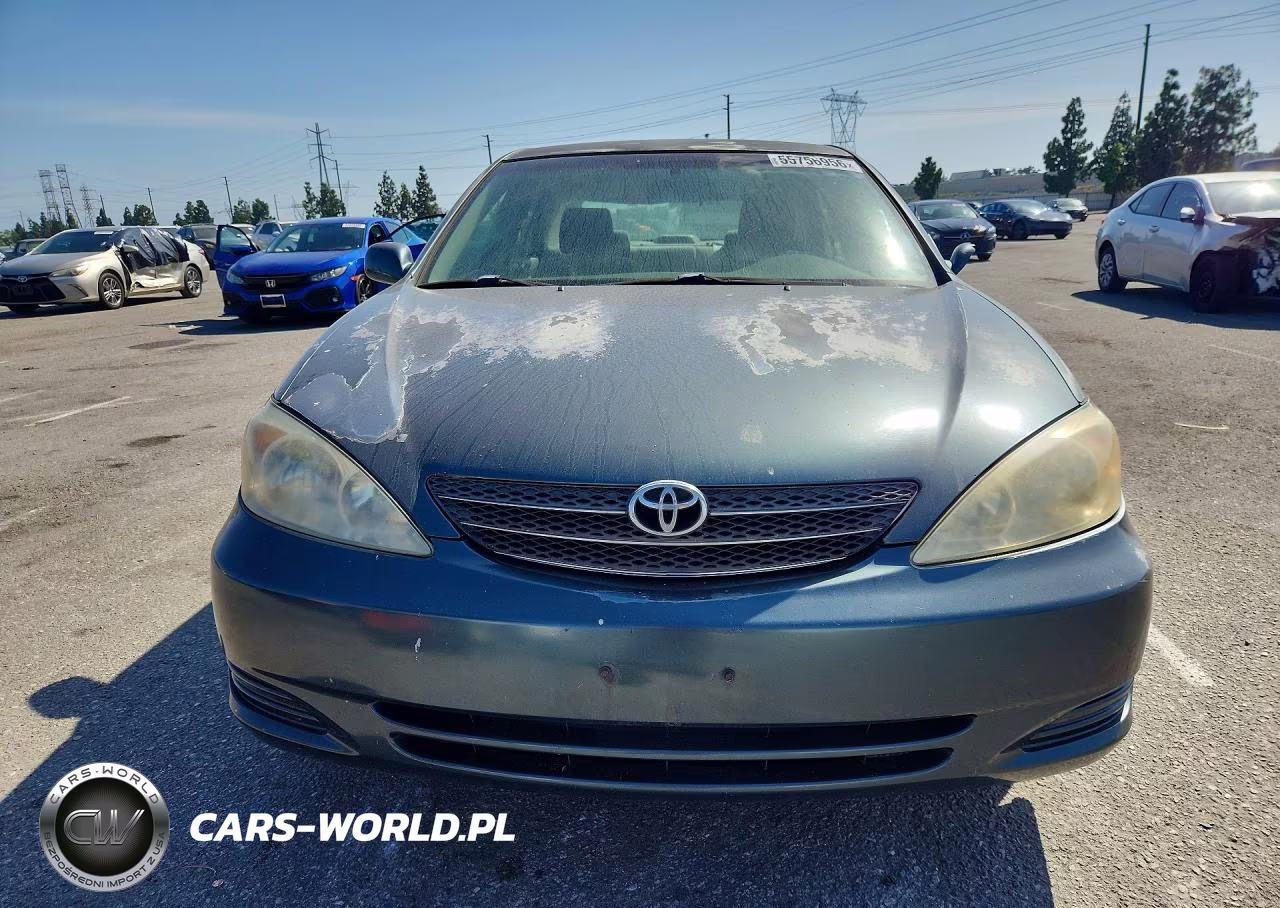 2002 Toyota Camry Le VIN:JTDBE32K720021568 - 5