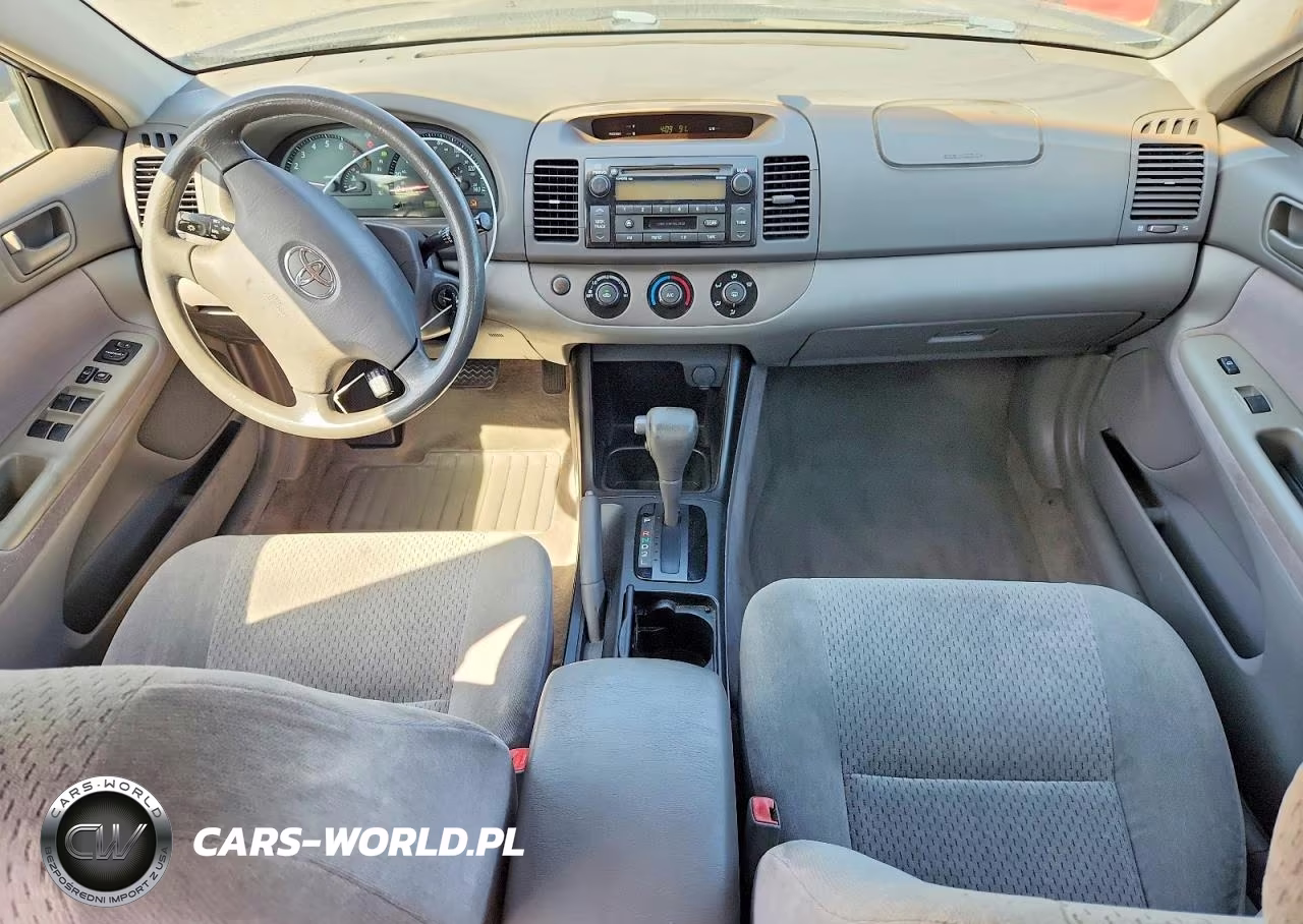 2002 Toyota Camry Le VIN:JTDBE32K720021568 - 8