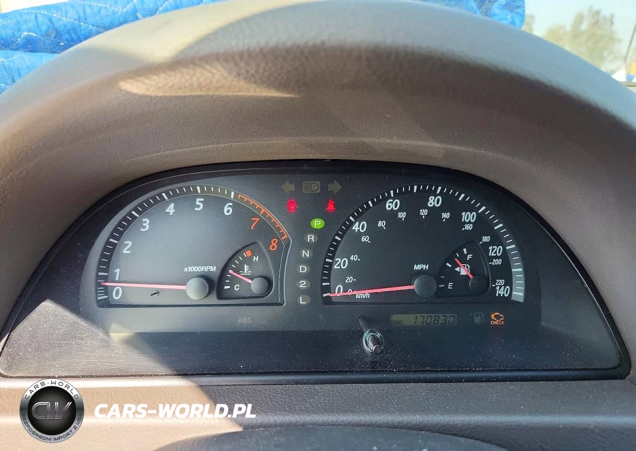 2002 Toyota Camry Le VIN:JTDBE32K720021568 - 9