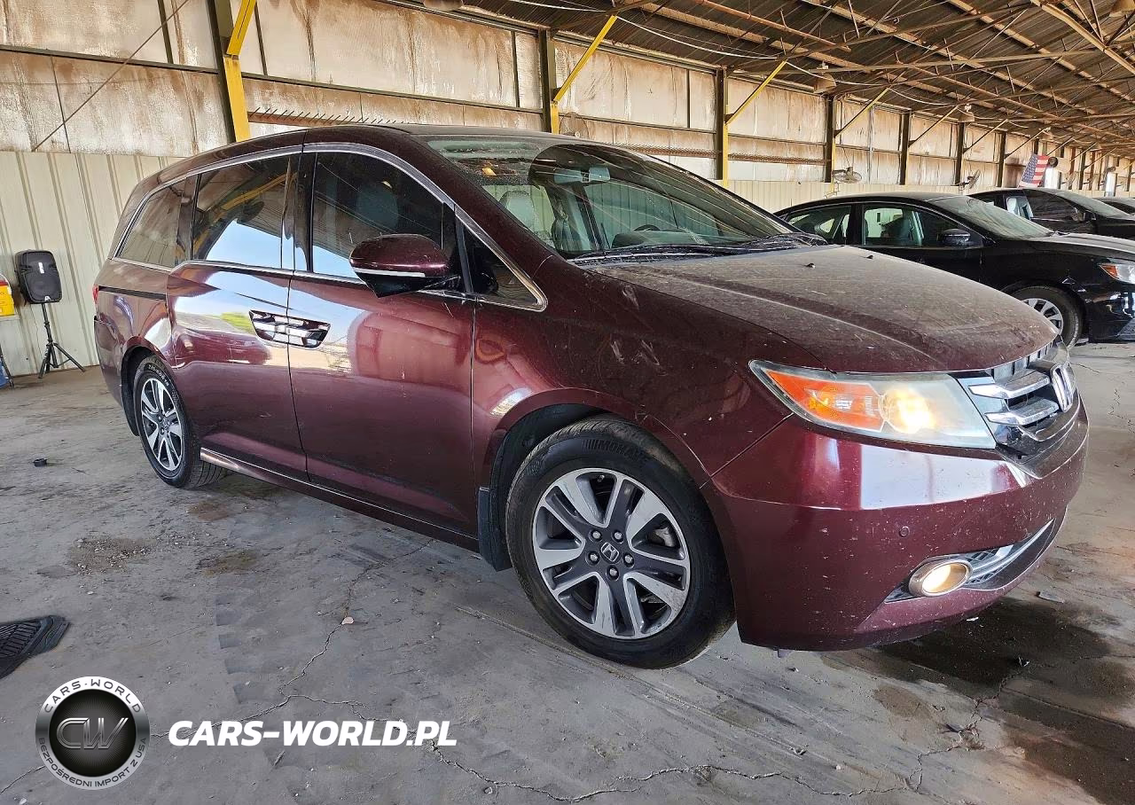 2015 Honda Odyssey Touring VIN:5FNRL5H92FB050701 - 4