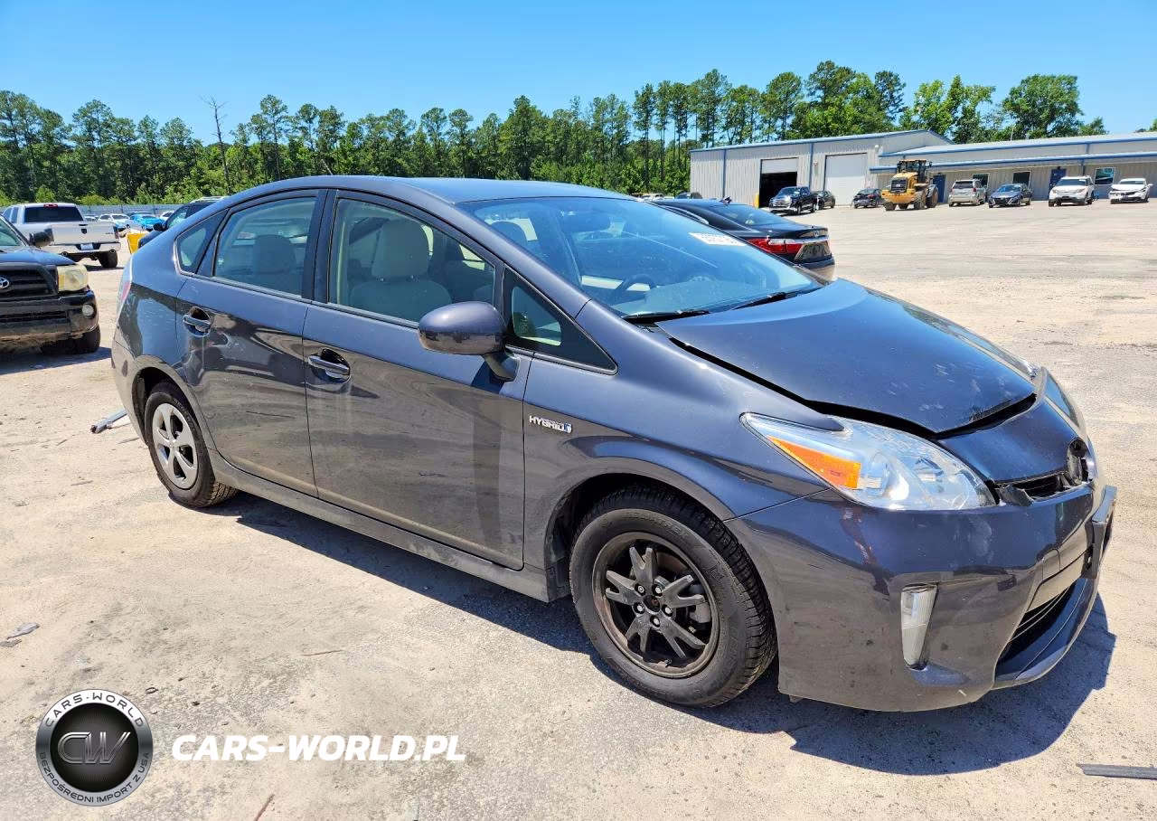 2014 Toyota Prius Three VIN:JTDKN3DU8E0372699 - 4