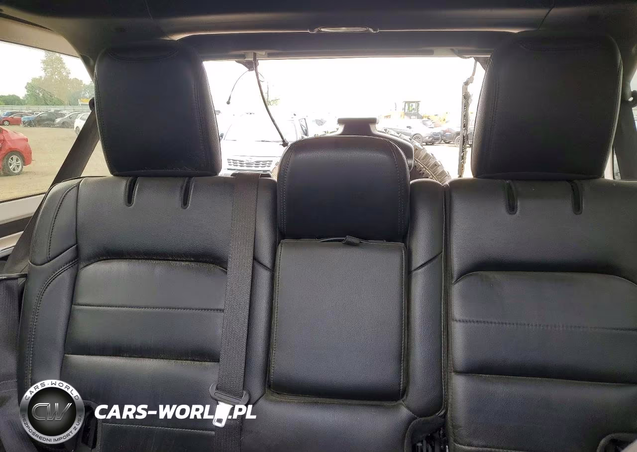 2020 Jeep Wrangler Unlimited Sahara VIN:1C4HJXEG9LW261417 - 10