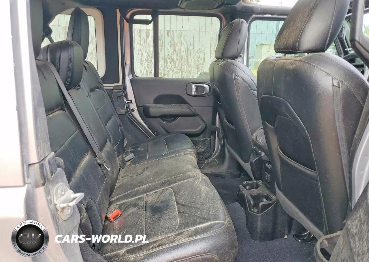 2020 Jeep Wrangler Unlimited Sahara VIN:1C4HJXEG9LW261417 - 11