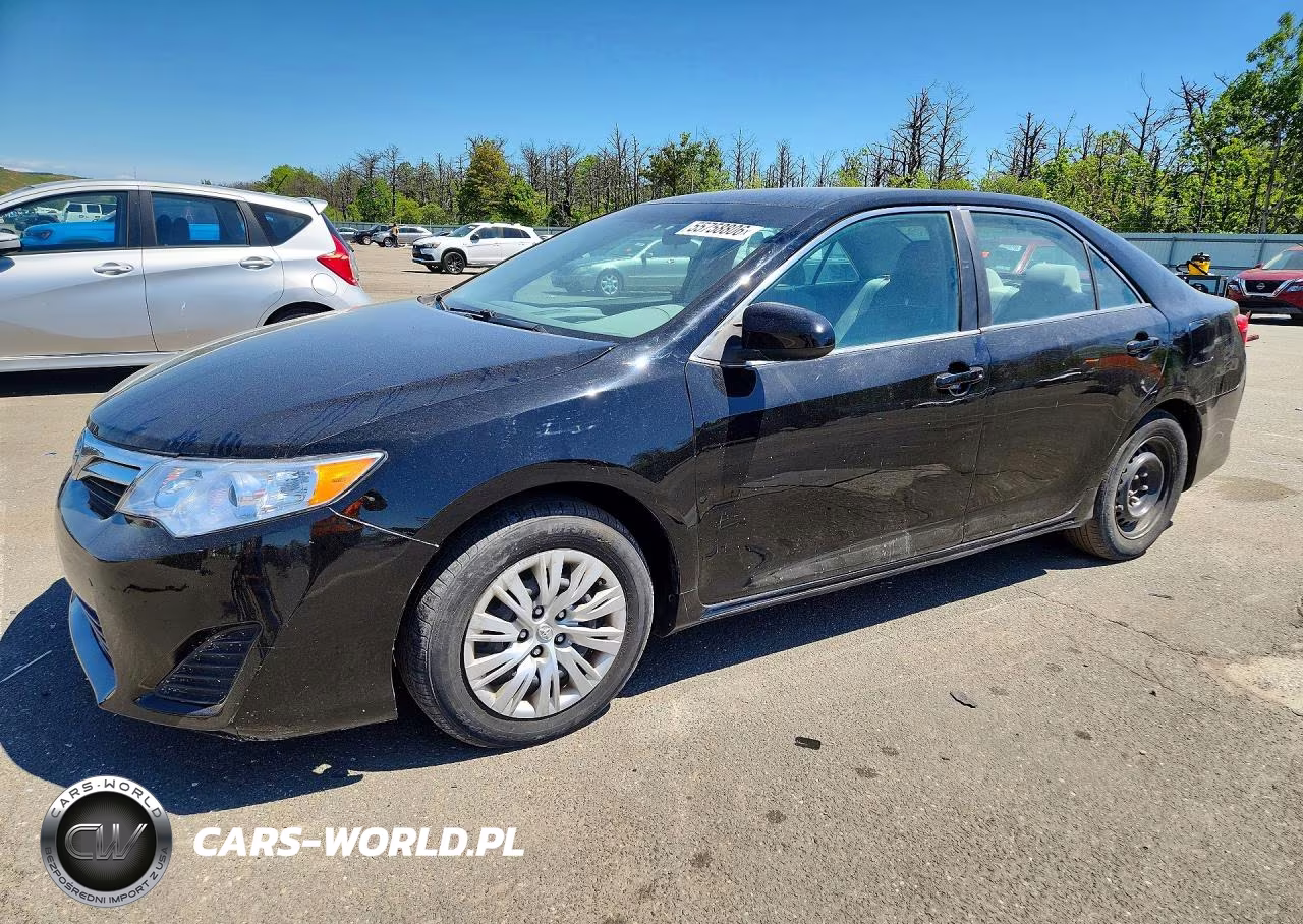 2013 Toyota Camry Hybrid Le – zdjęcie 1 z 12