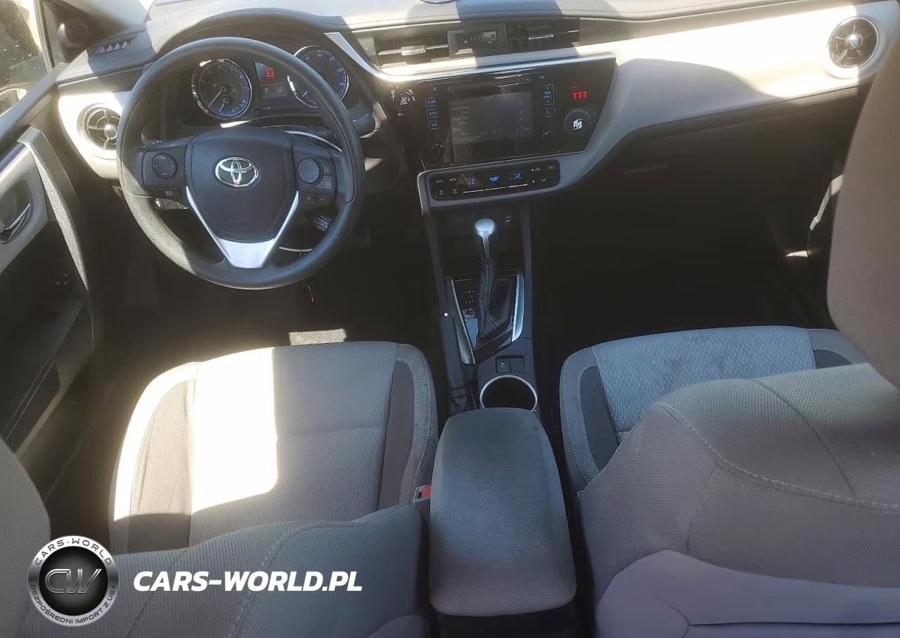 2018 Toyota Corolla Le VIN:5YFBURHE6JP849963 - 8