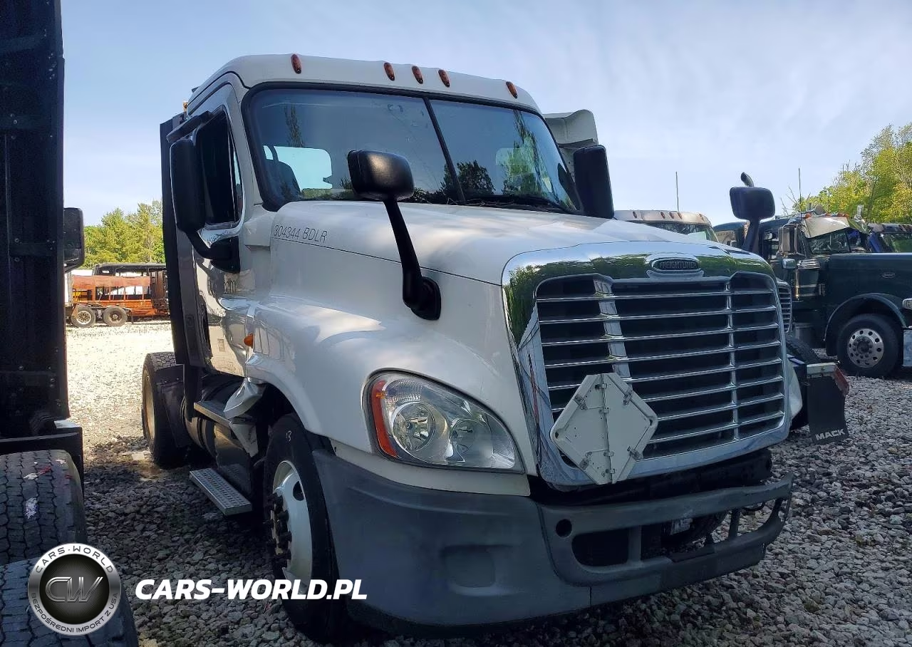 2014 Freightliner Cascadia Semi Truck