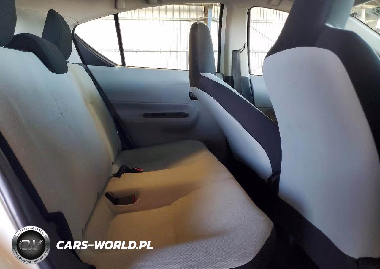 2014 Toyota Prius C One VIN:JTDKDTB37E1068545 - 10