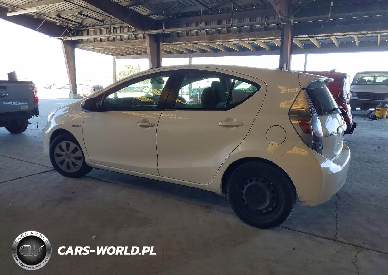 2014 Toyota Prius C One VIN:JTDKDTB37E1068545 - 2