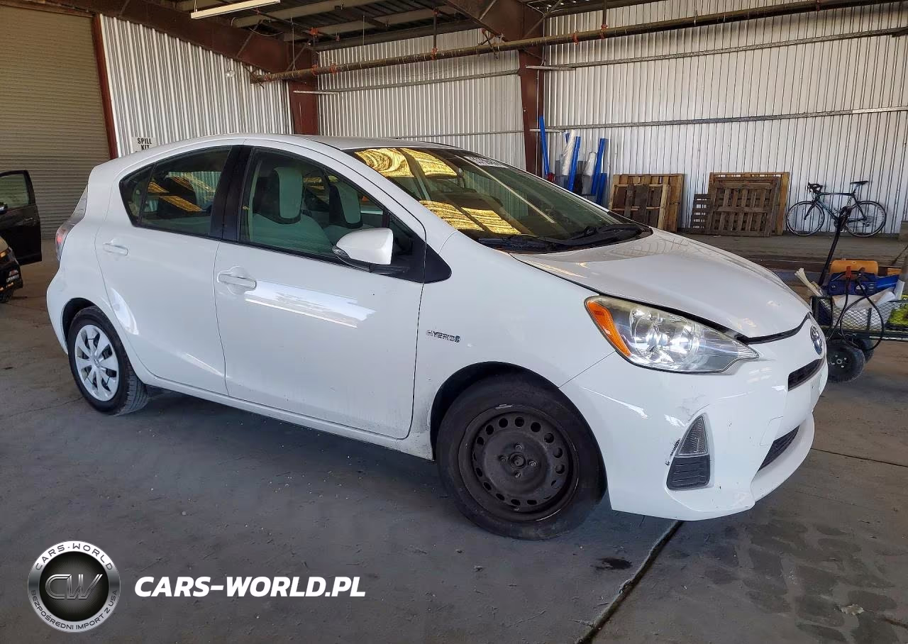 2014 Toyota Prius C One VIN:JTDKDTB37E1068545 - 4