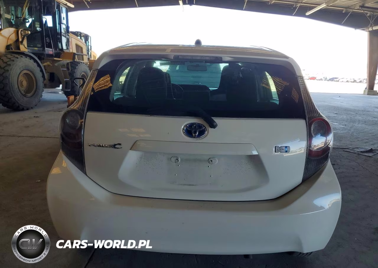 2014 Toyota Prius C One VIN:JTDKDTB37E1068545 - 6