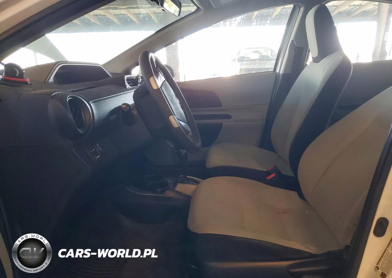2014 Toyota Prius C One VIN:JTDKDTB37E1068545 - 7