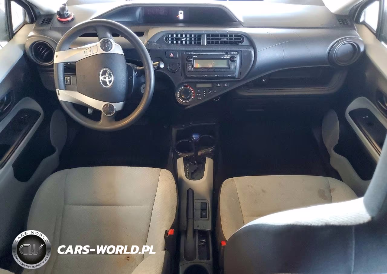 2014 Toyota Prius C One VIN:JTDKDTB37E1068545 - 8